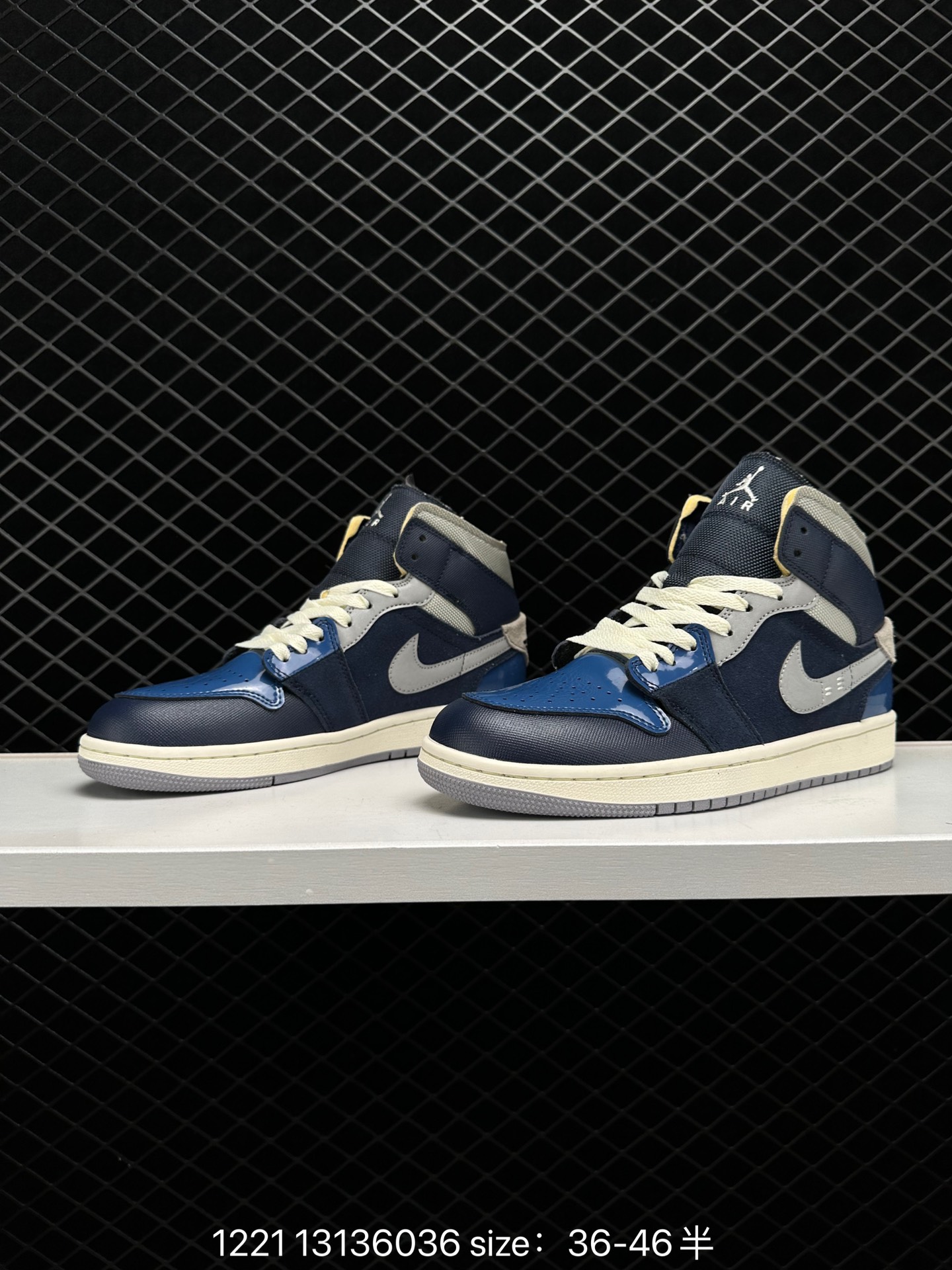 Air Jordan 1 Mid“Light Smoke Grey”